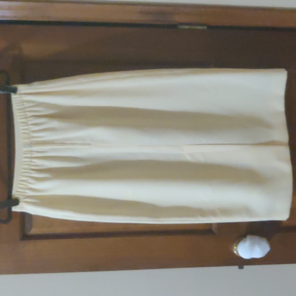 Danny & Nicole Light Yellow 2 Piece Suit Size 12P - Picture 5 of 10